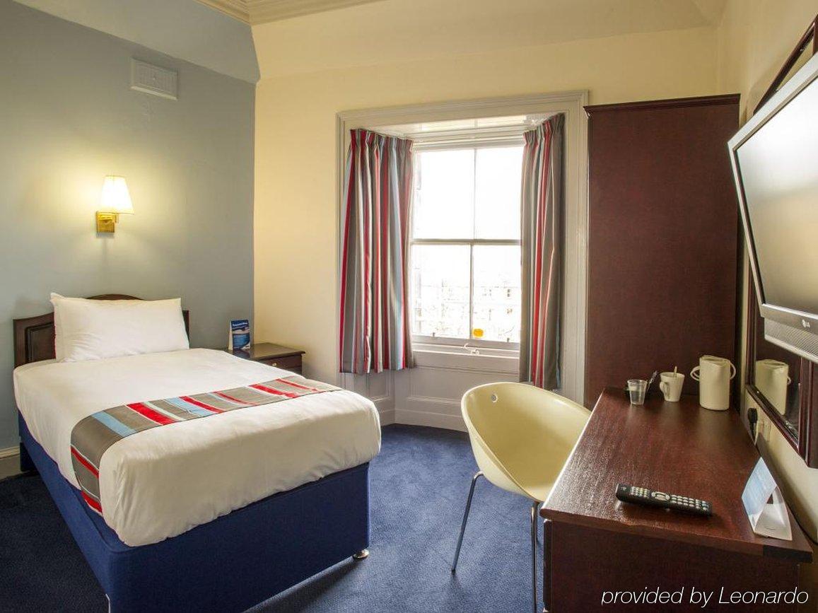 Travelodge Edinburgh Haymarket Exterior foto